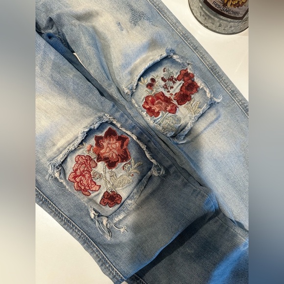 Vanilla Star Light Blue Distressed Jeans with Red Floral Embroidery - Picture 5 of 5